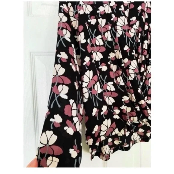 ANN TAYLOR Black Floral Blouse - Picture 4 of 7
